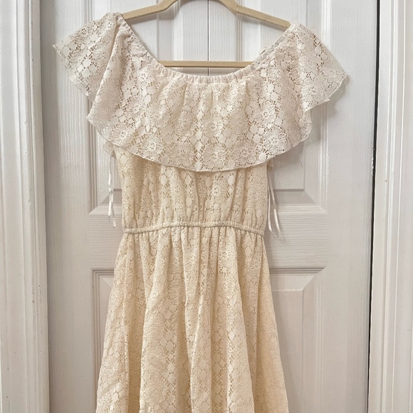 Streetwear Society White Lace Off-Shoulder Dress - Picture 3 of 6